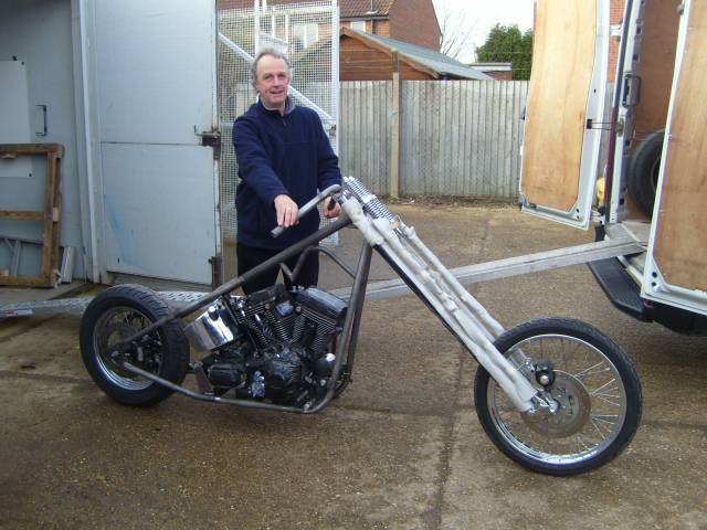 Twin cam outlet chopper frame